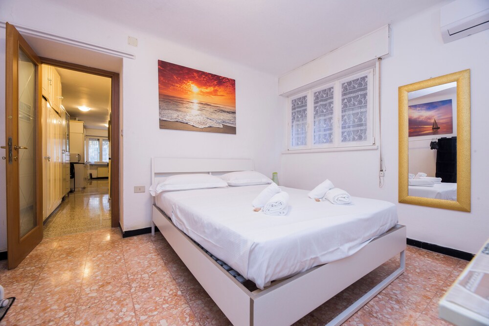 Bright Flat with Terrace near the Beach