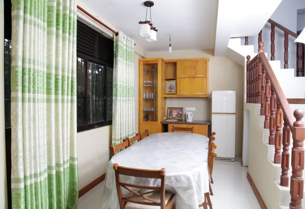 AA Circuit bungalow