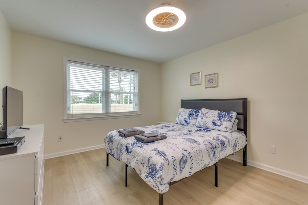 Walk to Orange Beach: Family Condo w/ Patio