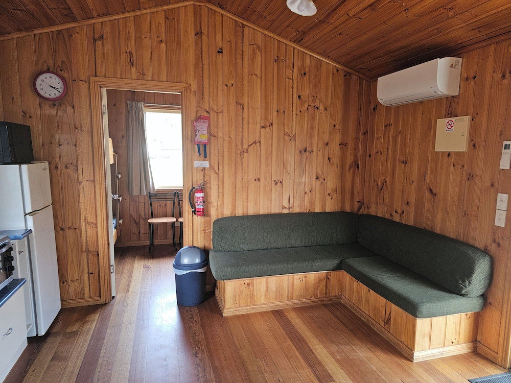 Snug Beach Cabin And Caravan Park