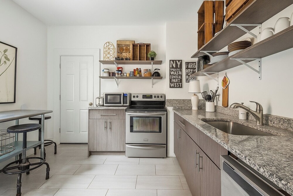 Detroit 6BR House Wifi, Parking, Pet Friendly