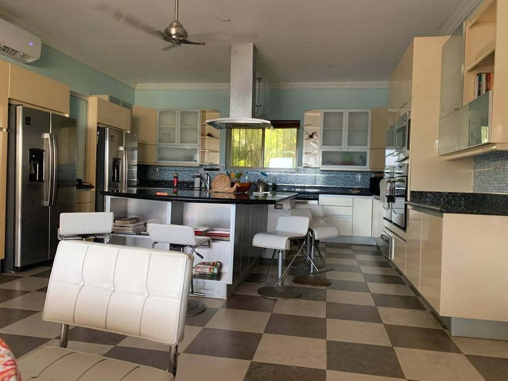 Room in Apartment - Nice Room In Playa Flamingo