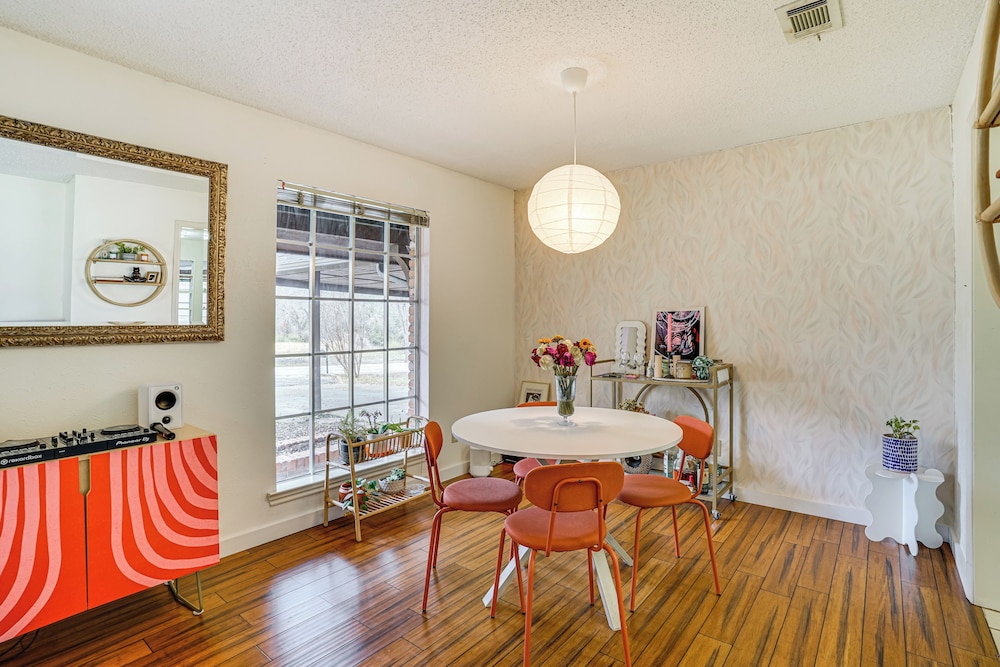 Karaoke Ready! Fort Worth Area Home w/ Pool