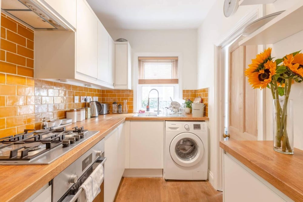 Newly Renovated 2 Bedroom Apartment in Earlsfield With Garden