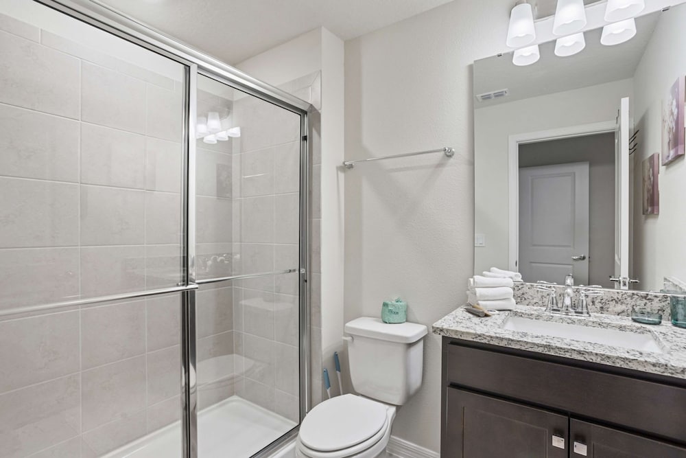Brand New 5 bed Villa in Windsor Cay