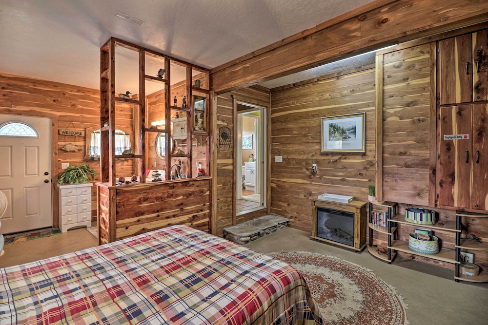 Rubys Landing Cottage w/ Deck & White River Views view 5