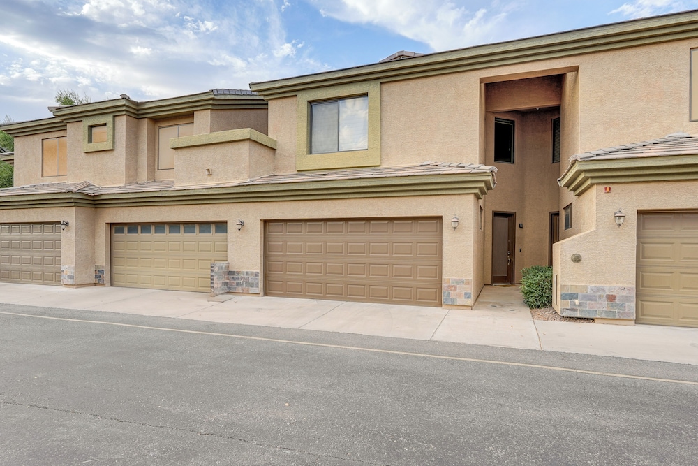 1 Mi to Golf: Lake-view Condo w/ Pool in Chandler!