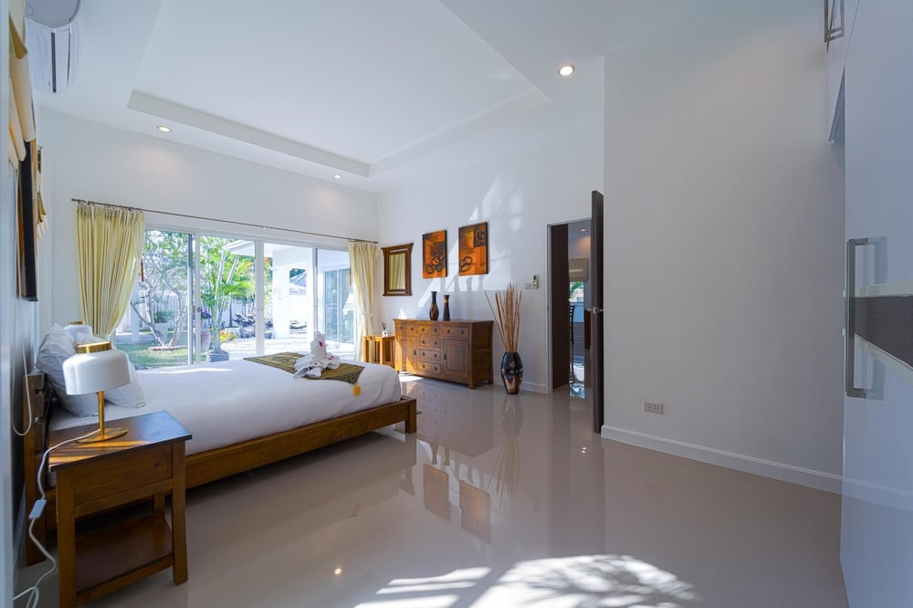 Modern Private 3 Bedroom Pool Villa GA1