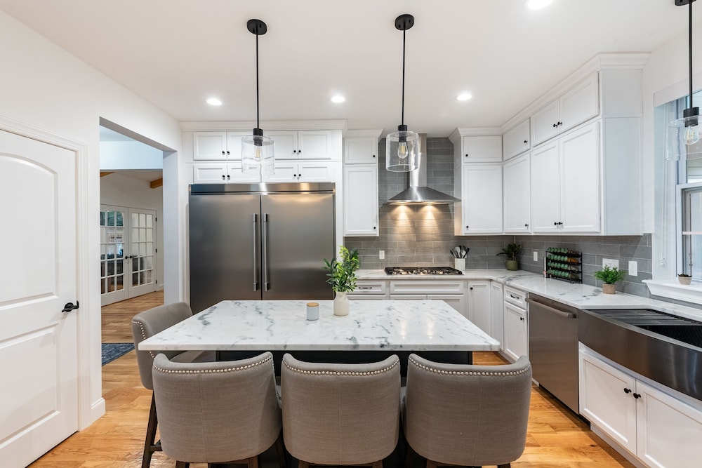 Luxuriously Lakeside by Avantstay Lakefront Retreat w Game Room