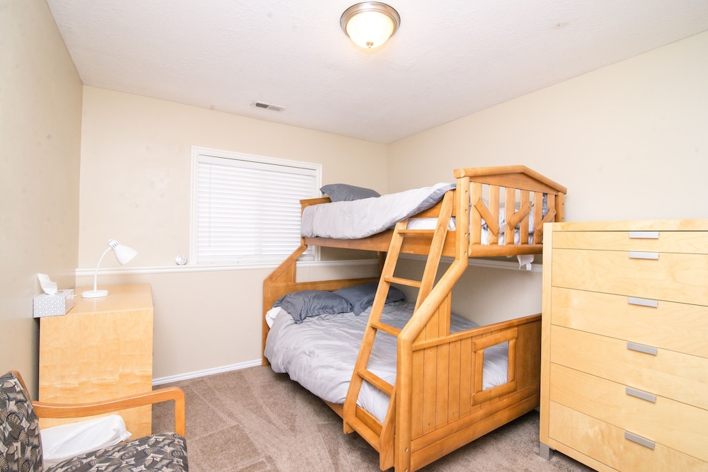 Charming Ogden Town Home, 25 Min To Snowbasin Ski Resort 3 Bedroom Duplex by Redawning view 3