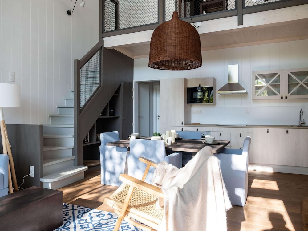Spacious Forestside Mansion