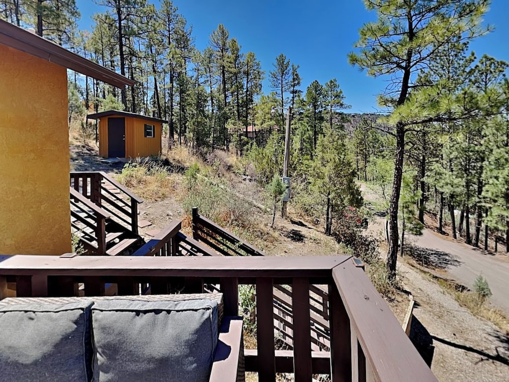 Knotty Pines Cabin by Ruidoso Vacation Rentals