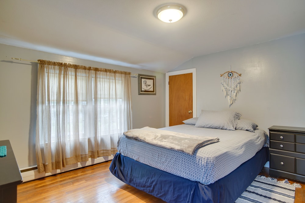 1 Mi to Windmill Beach: South Yarmouth Apt!