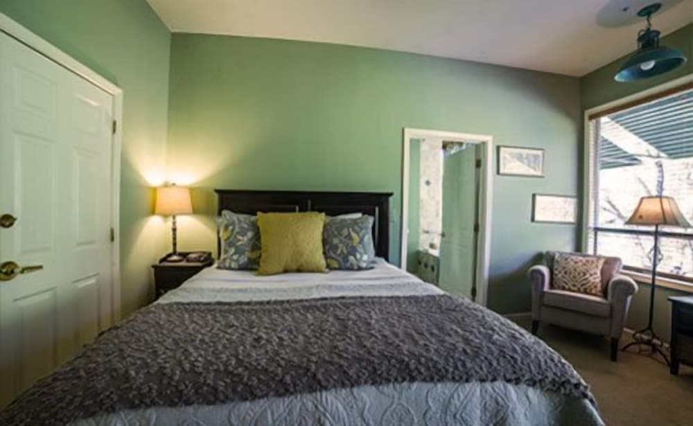 The Inn Above Oak Creek