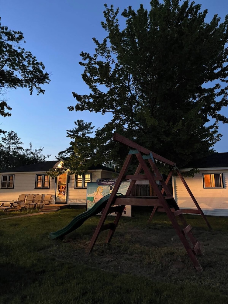 Alton Lodges