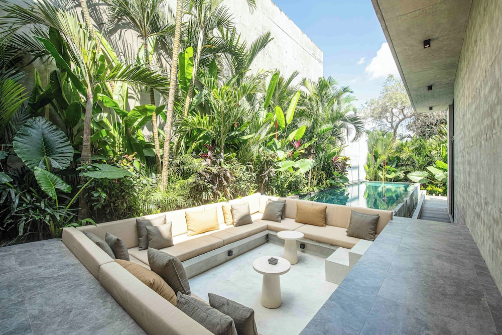 Modern 4 BR Villa Heart of Canggu 8mins to Beach