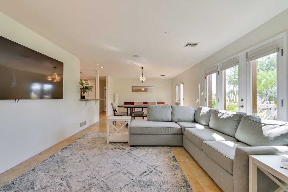 Private Paradise Valley Oasis: Hot Tub, Large Yard