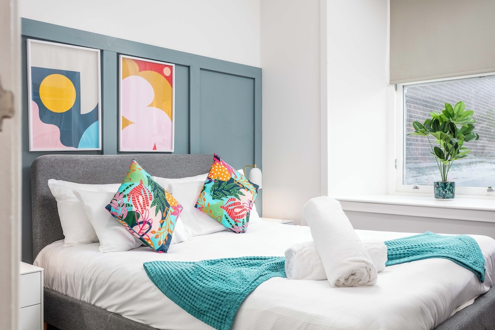 The Annick Suite No.1