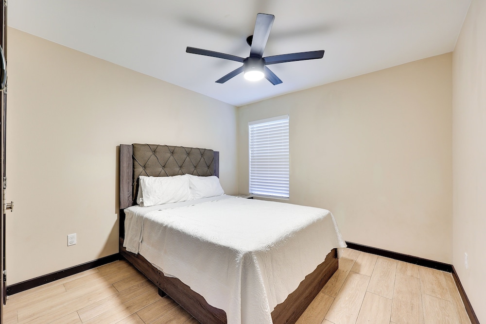 1 Mi to Airport: Mcallen Home w/ Patio!
