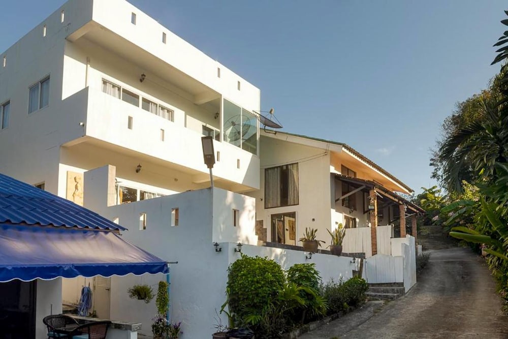 Family Pool Villa Happi near Yanui Beach
