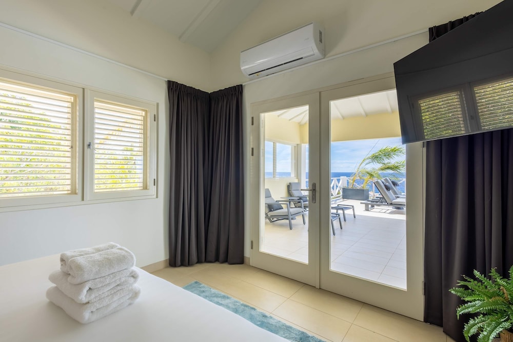Villa Azure Vista 6BR Luxury Stay w 2 Pools
