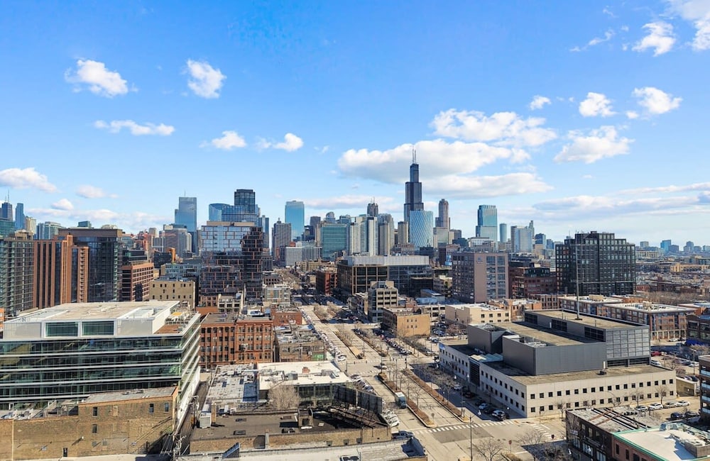 Cloud9 2x1 Apartments Fulton Market The Pop