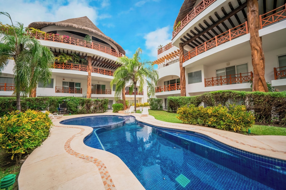 Luxury 1 BR Condo with Pool - Kaan 304