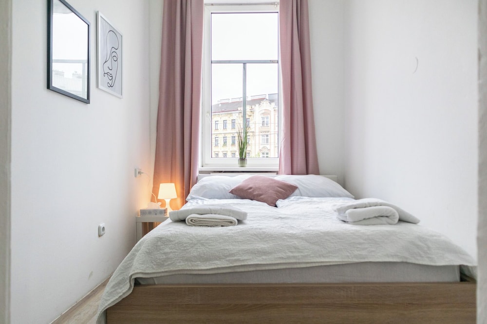 Cozy Room Shared Apt Millennium Tower
