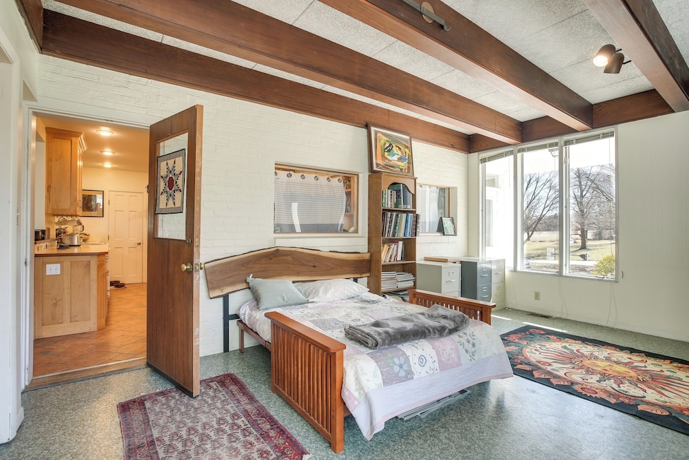 Spacious & Updated Farmhouse in Yellow Springs