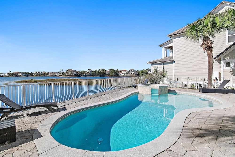 Destin to Relax