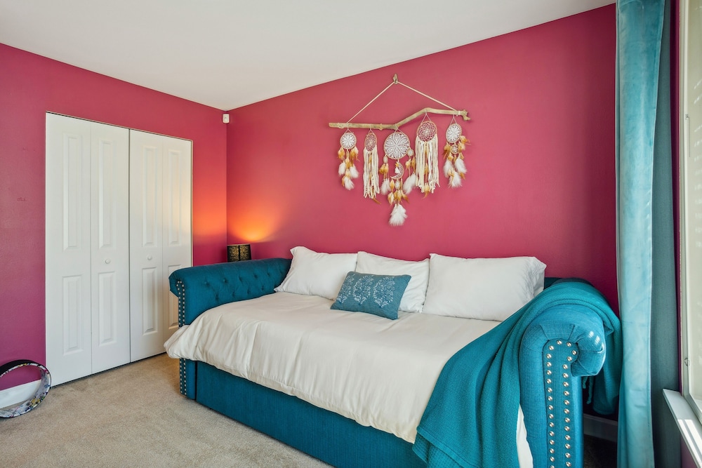 Cheery Tacoma Vacation Rental: 7 Mi to Owen Beach! - Property Image 6