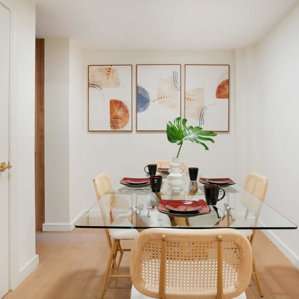 52-3de Newly Renovated 2BR BTH Midtown East