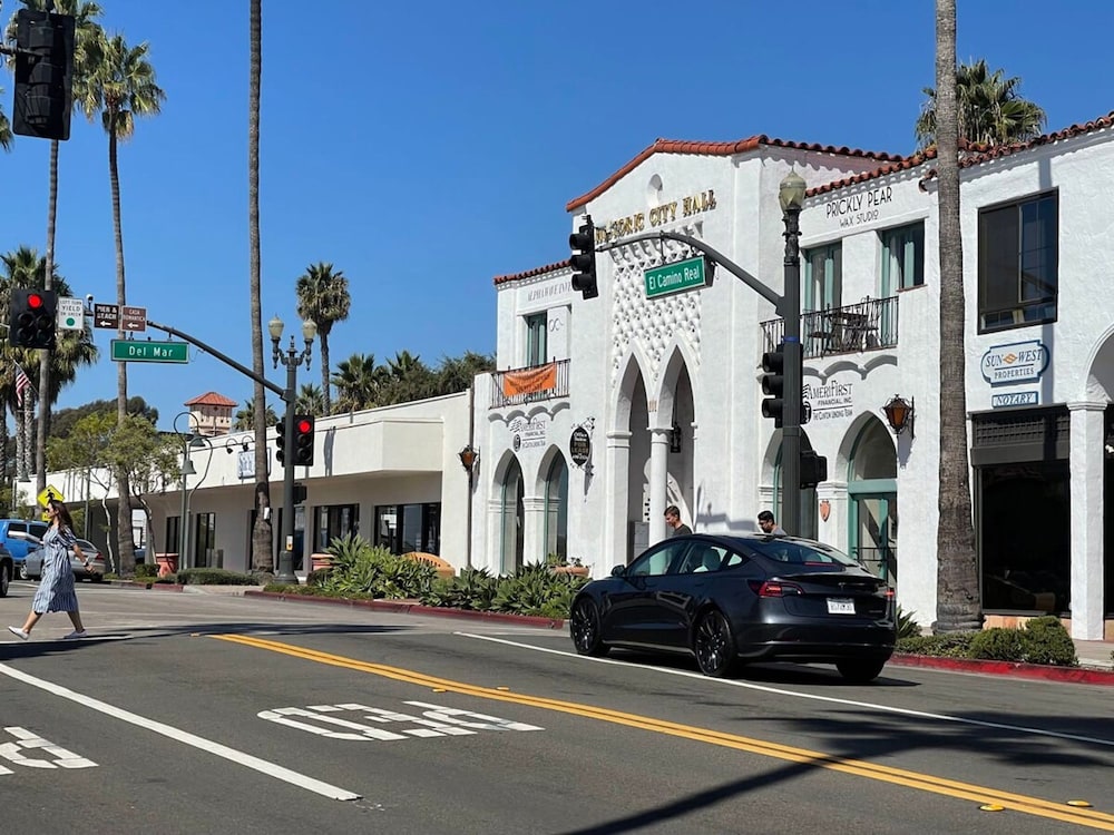 Walk To Beach 2BR Top Location - AA