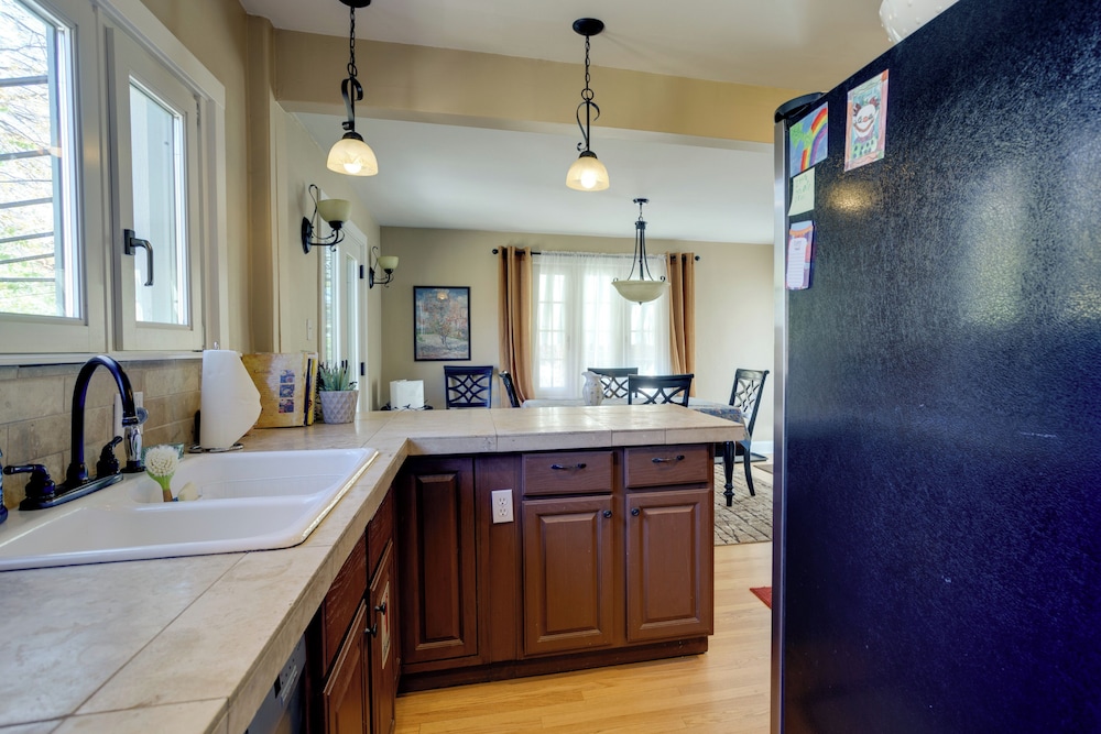 Yard & Grill: Centrally Located Denver Retreat!