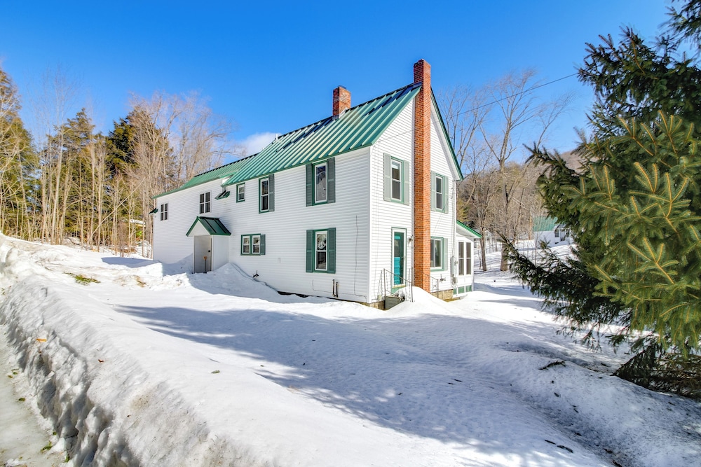 Swim, Ski & Sip: Lakefront Retreat in Plymouth
