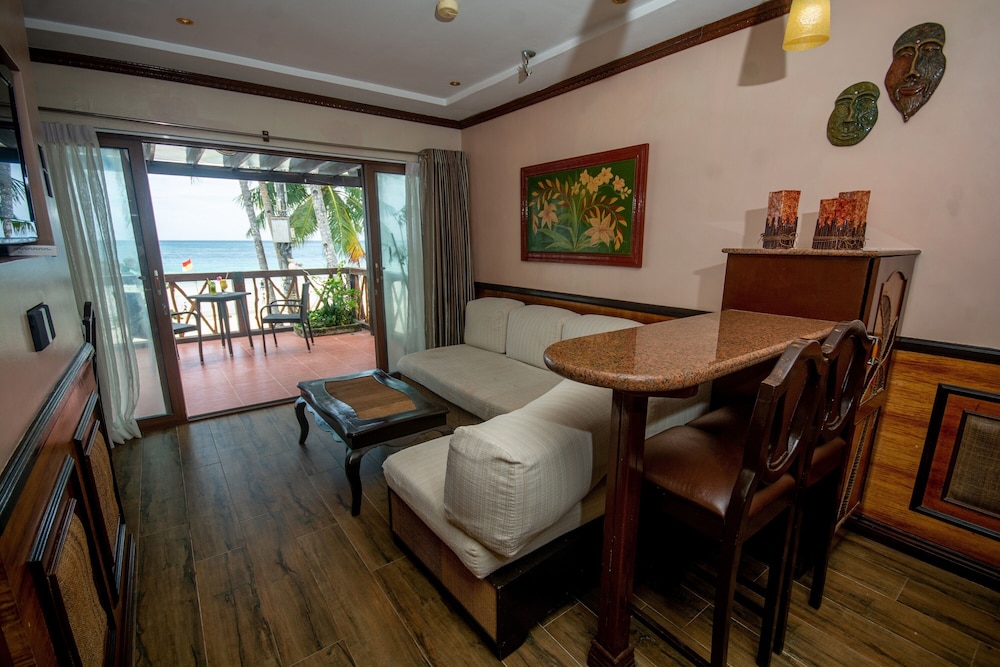 Red Coconut Beach Hotel