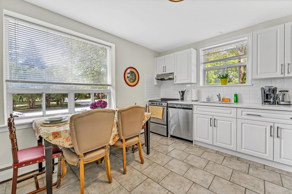 Private 2bdrm Newly Renovated - Furnished apt - U3