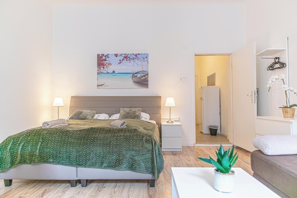 Modern 2BR Apt Near Westbahnhof