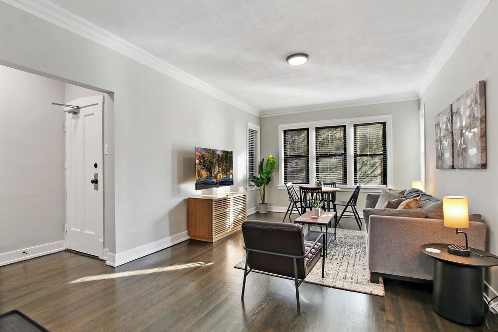 Comfy 2BR - Sunnyside 2F