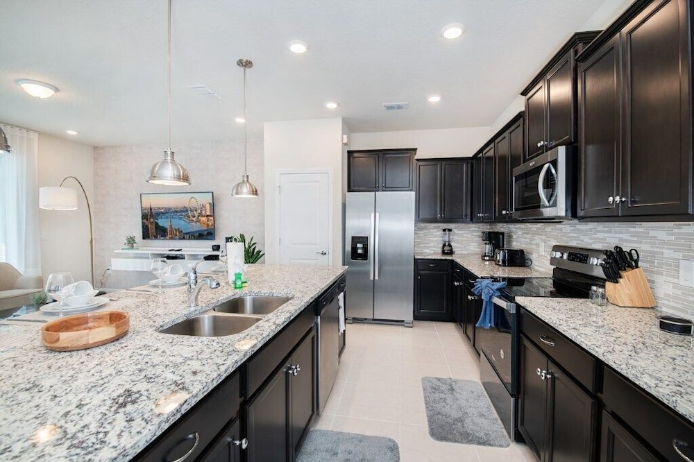 Elegant 5-bedroom Villa w Private Pool Near Disney