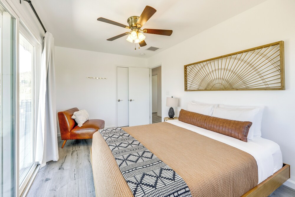 High-desert Home w/ Hot Tub & Cowboy Pool