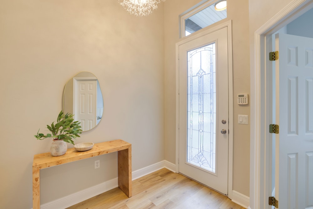 Townhome w/ Patio < 5 Mi to UF Campus!