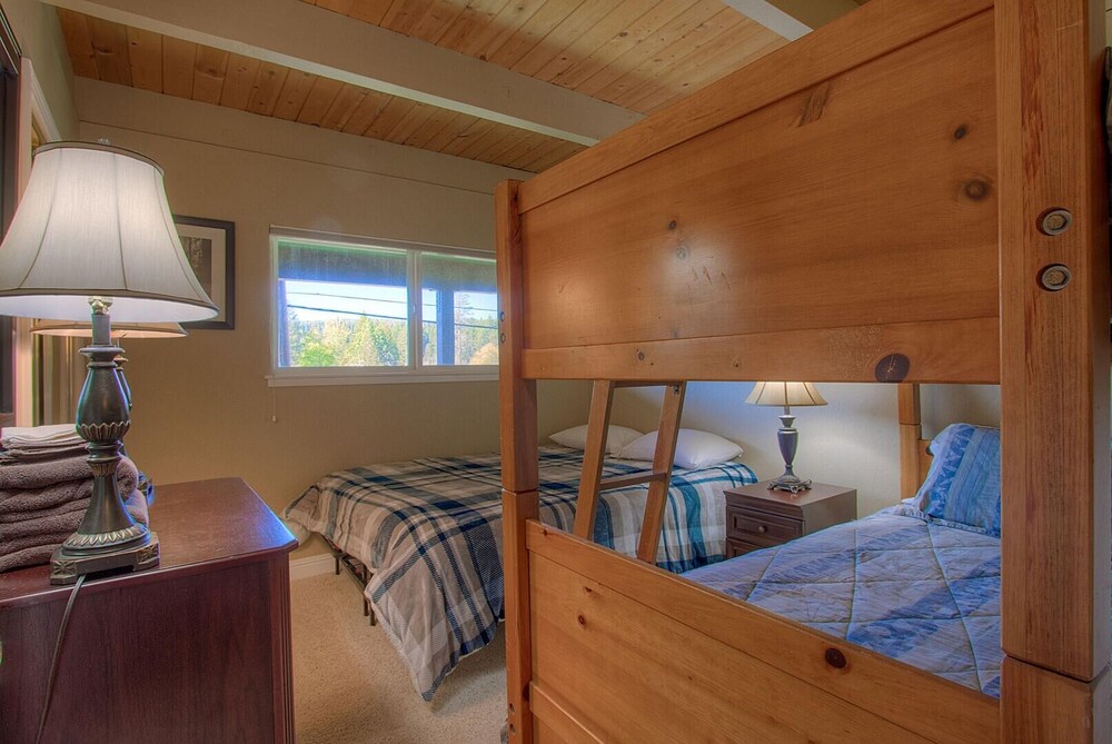 Park View Paradise 3 Bedroom Condo by RedAwning - Property Image 22