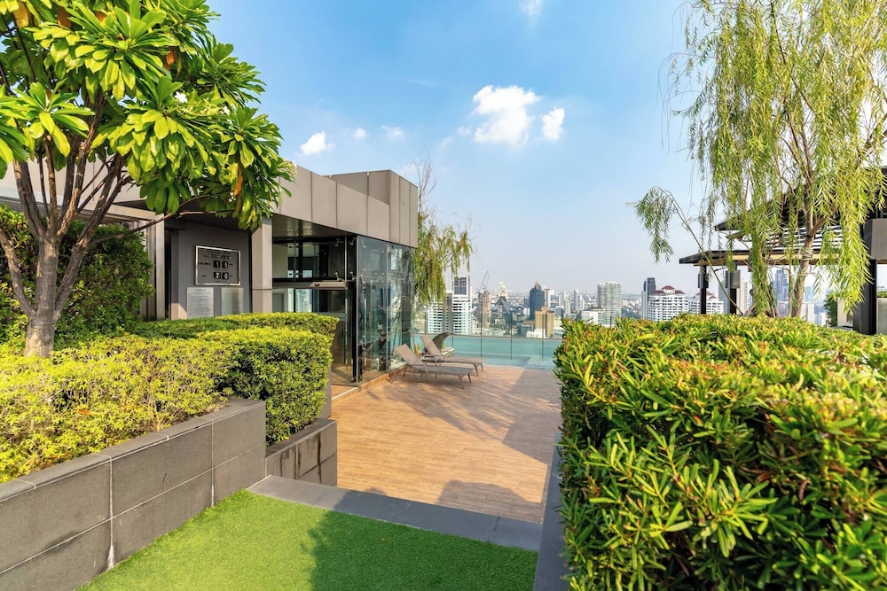 Free Airport Pick Up Rooftop Pool Jacuzzi Gym BTS Emqartier Shopping Mall
