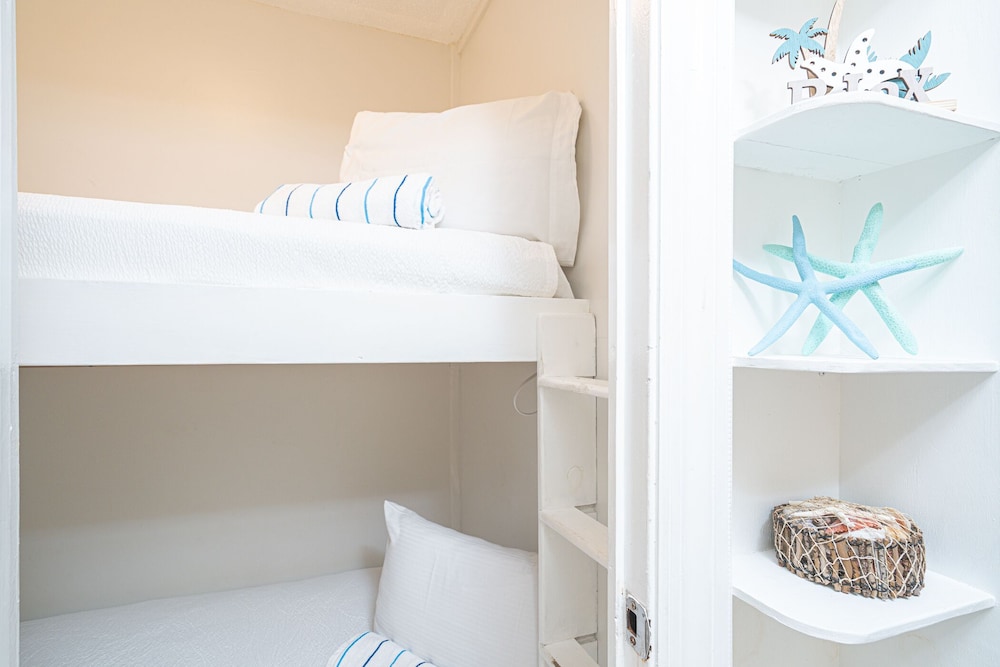 Seas the Day Beachside w/ Resort Amenities! view 5