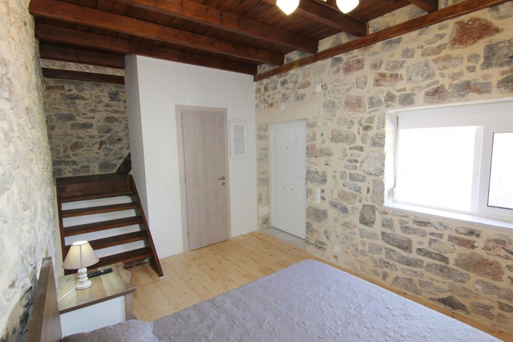Malia Stone Residence - Secluded Cozy Retreat