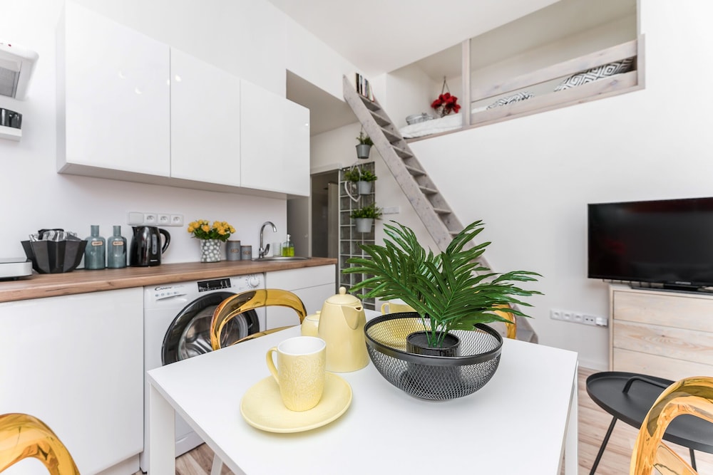 APT in Alb. nad Orlici by Michal&Friends view 4