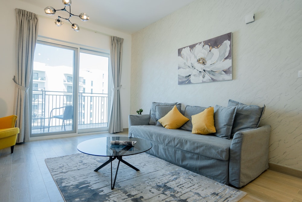 Abu Dhabi Vacations - Nasma Luxury Stays - Water's Edge in Yas - Property Image 2