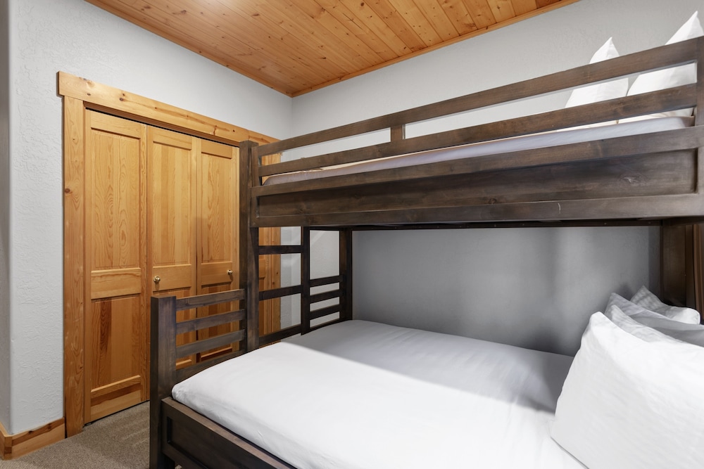 Bristlecone at Deer Valley Resort - Three Bedroom Condo with Hot Tub #201 3 Condo
