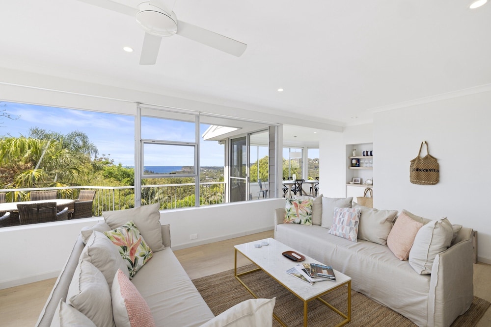 Spacious 5-bed Beach House With Ocean View